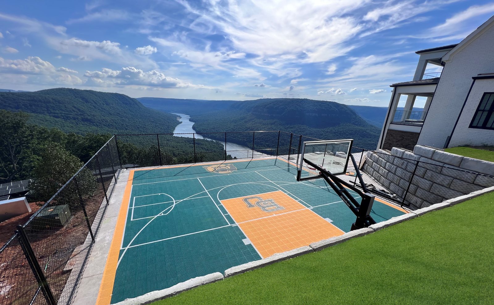 Mountain-view custom court